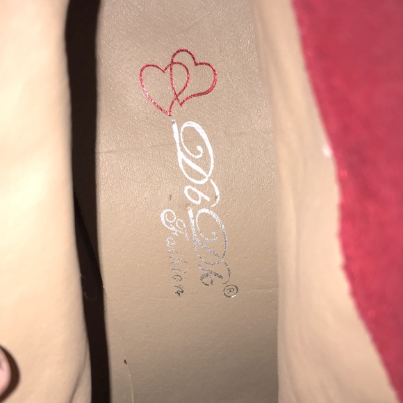 Stunning eye catching make a statement wedges - Picture 6 of 7